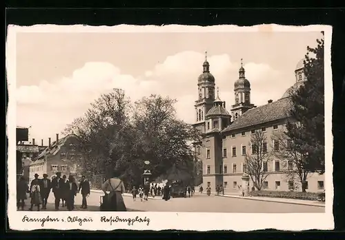 AK Kempten /Allg., Residenzplatz mit Passanten