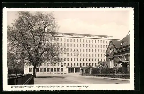 AK Leverkusen-Wiesdorf, Verwaltungsgebäude der Farbenfabriken Bayer, Strassenansicht