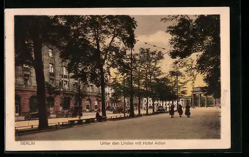 AK Berlin, Unter den Linden mit Hotel Adlon