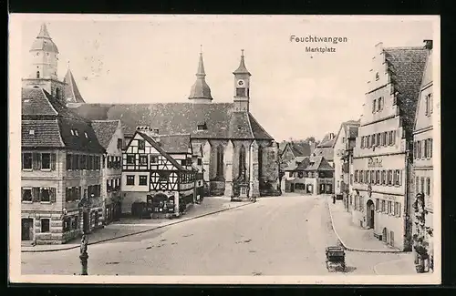 AK Feuchtwangen, Marktplatz mit Kirche und Haus im Fachwerkstil, Hotel Post