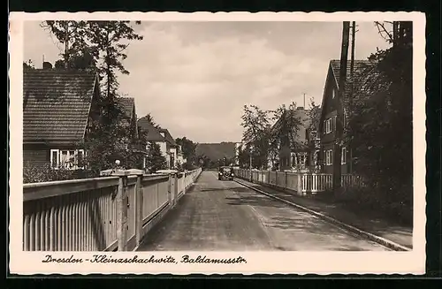 AK Dresden-Kleinzschachwitz, Baldamusstrasse mit Automobil