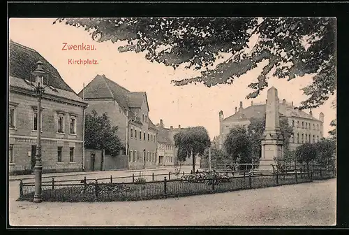 AK Zwenkau, Kirchplatz mit Strasse und Denkmal
