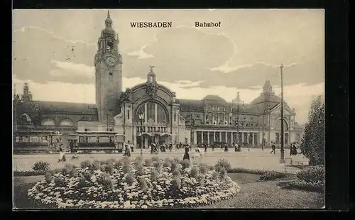 AK Wiesbaden, Bahnhof mit Strassenbahn