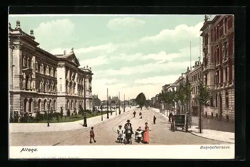 AK Hamburg-Altona, Bahnhofstrasse mit Passanten