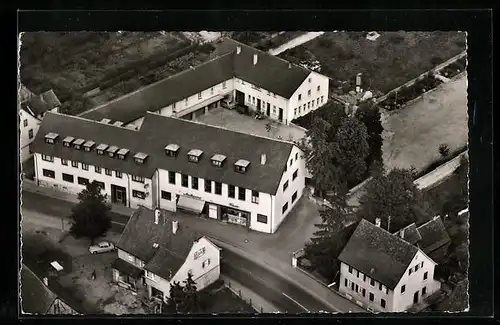 AK Offenau /Neckar, Hotel Linde mit Strasse vom Flugzeug aus