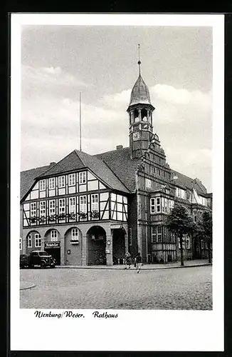 AK Nienburg /Weser, Rathaus mit Passanten