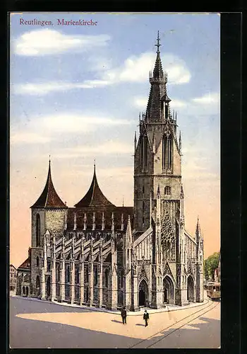 AK Reutlingen, Blick auf die Marienkirche mit Passanten