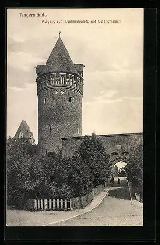 AK Tangermünde, Aufgang zum Denkmalplatz und Gefängnisturm