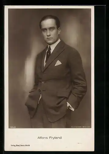 AK Schauspieler Alfons Fryland mit Händen in den Taschen