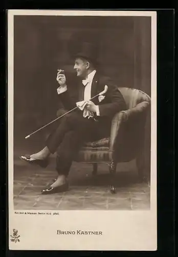 AK Schauspieler Bruno Kastner im Anzug mit Zigarette