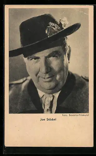 AK Schauspieler Joe Stöckel mit geschmücktem Hut