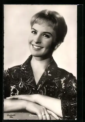 AK Schauspielerin Germaine Damar, portraitier in Die Beine von Dolores