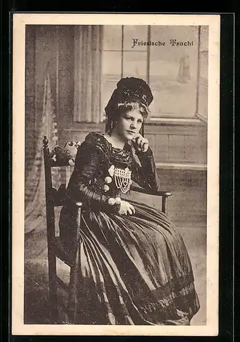 AK Frau nachdenklich posierend in friesischer Tracht