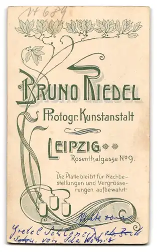 Fotografie Bruno Riedel, Leipzig, Schulmädchen zur Einschulung mit Zuckertüte