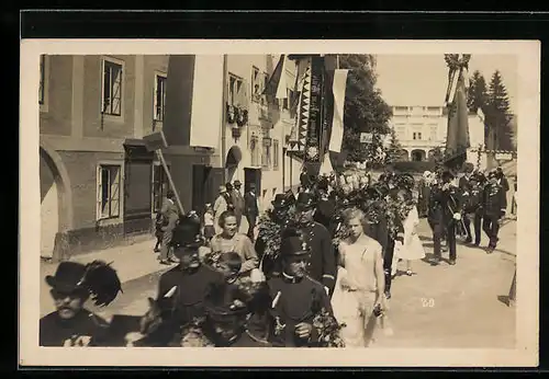 AK Haslach, Heimatfest 1927, Parade mit Standarte