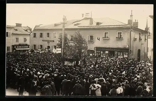 AK Haslach, Versammlung am Marktplatz, Gasthaus zur Stadt Linz