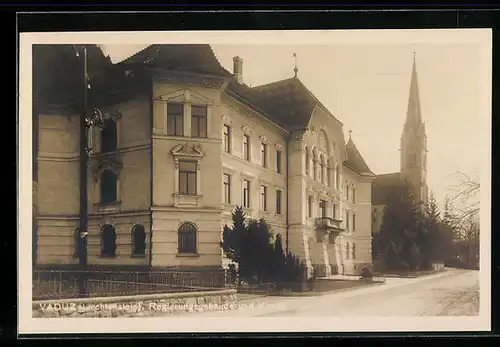 AK Vaduz, Regierungsgebäude und Kirche