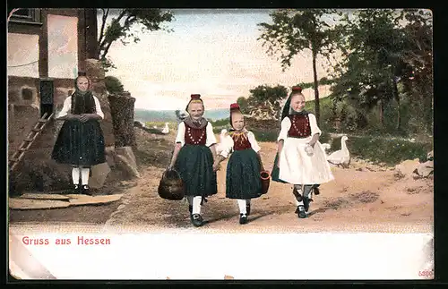 AK Mädchen beim Spaziergang, hessische Tracht