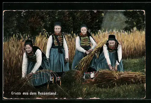 AK Junge Frauen bei der Feldarbeit, hessische Tracht