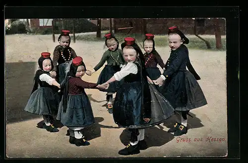 AK Mädchen tanzen Ringelreihen, hessische Tracht