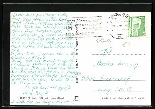 AK Sukow, Ortspartie, Strassenpartie mit Kirche, Neubauten