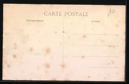 AK La Celle-St-Cloud, Place de l`Eglise et l`Eglise