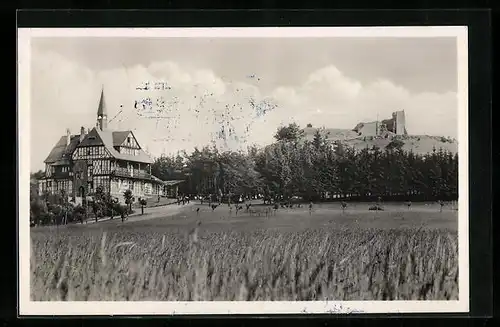 AK Frauenberg bei Marburg, Restaurant-Pensionshaus A. Seebode mit Strasse und Ruine