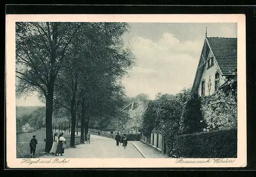 AK Hügel /Ruhr, Strasse nach Werden mit Passanten und Gebäudeansicht