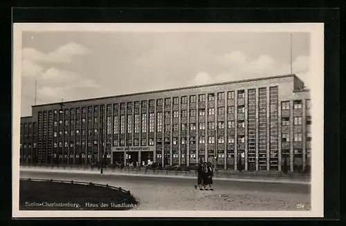 AK Berlin-Charlottenburg, Haus des Rundfunks mit Strasse