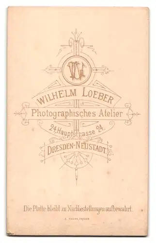 Fotografie W. Loeber, Dresden-N., Hauptstr. 24, Portrait schöne junge Frau im prachtvollen Kleid