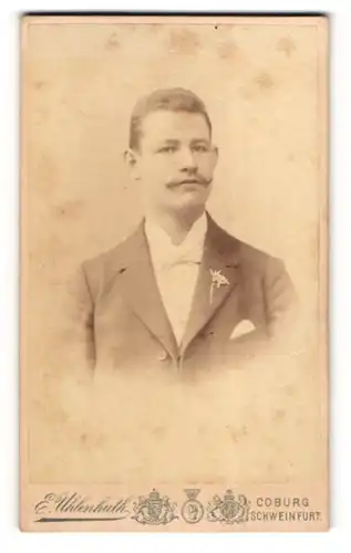 Fotografie E. Uhlenhuth, Coburg, am Albertplatz, Portrait charmanter junger Mann mit Schnurrbart