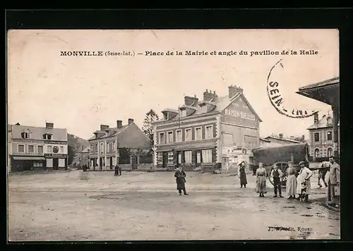 AK Monville, Place de la Mairie et angle du pavillon de la Halle