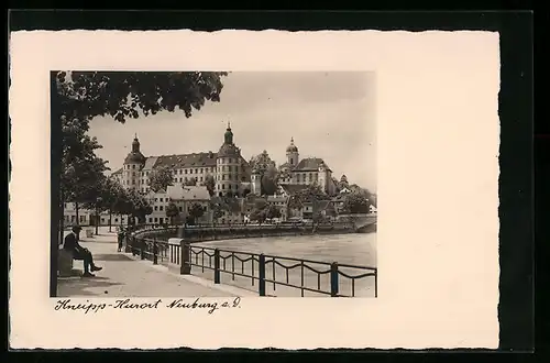 AK Neuburg a. D., Schlossansicht von der Donaupromenade aus