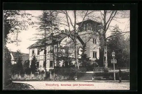 AK Weinsberg a. d. Weibertreu, Fahrrad an der Mauer vor dem Kernerhaus