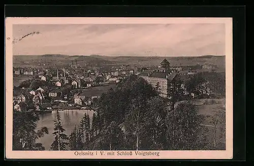 AK Oelsnitz i. V., Blick über Schloss Voigtsberg auf die Stadt