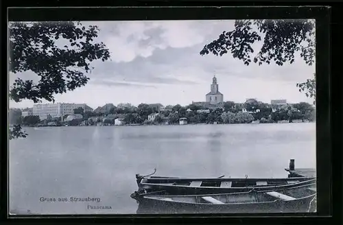 AK Strausberg, Panoramaansicht vom Bootsanleger aus, Blick zum Kirchturm