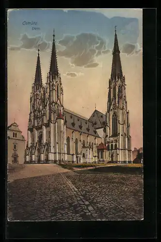 AK Olmütz, auf dem Vorplatz zum Dom