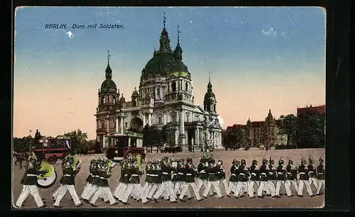 AK Berlin, Dom mit Soldaten und Pferdebahnen