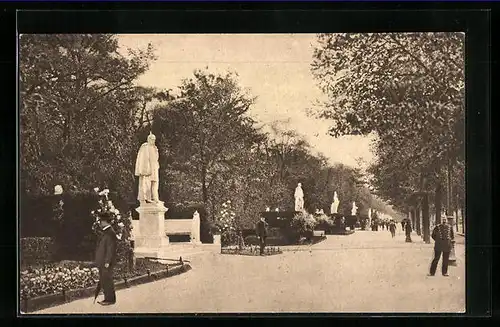 AK Berlin-Tiergarten, Sieges-Allee mit Spaziergängern