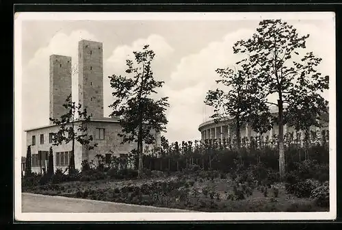 AK Berlin, Olympiastadion, Osttor und Kampfbahn von der Strasse gesehen