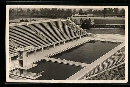 AK Berlin, Reichssportfeld, Blick von der Deutschen Kampfbahn auf das Schwimmstadion