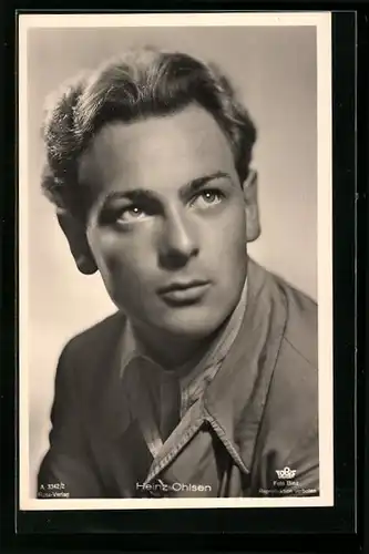 AK Schauspieler Heinz Ohlsen mit dem Blick nach oben