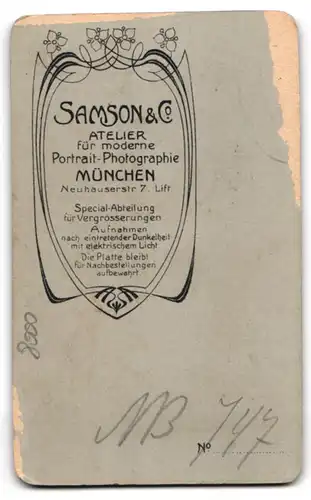 Fotografie Samson & Co., München, Neuhausstrasse 7, Bürgerliche Dame im schlichten Kleid