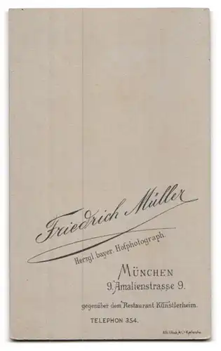 Fotografie Friedrich Müller, München, Amalienstr. 9, Bürgerlicher Herr mit Zwicker und Schnauzbart