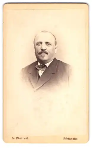 Fotografie A. Cherruet, Pforzheim, Hafnergasse 176 D, Bürgerlicher Herr mit Oberlippenbart