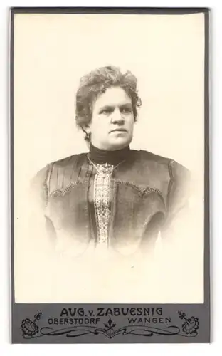 Fotografie Aug. v. Zabuesnig, Oberstdorf, Bürgerliche Dame im Kleid