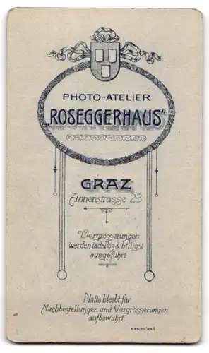 Fotografie Atelier Roseggerhaus, Graz, Annenstr. 23, Halbwüchsiger Knabe in modischer Kleidung