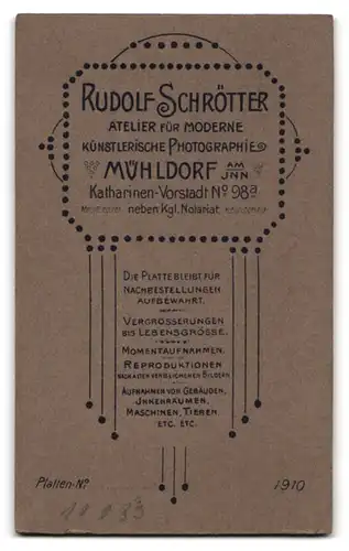 Fotografie R. Schrötter, Mühldorf am Inn, Katharinen-Vorstadt 98 a, Hübsch gekleidete Dame mit Zwicker