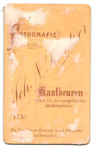 Fotografie Joh. N. Kreutzer, Kaufbeuren, Junge Dame in modischer Kleidung