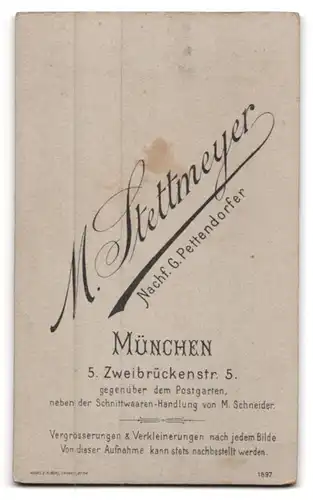 Fotografie M. Stettmeyer, München, Zweibrückenstr. 5, Bürgerliches Paar in hübscher Kleidung